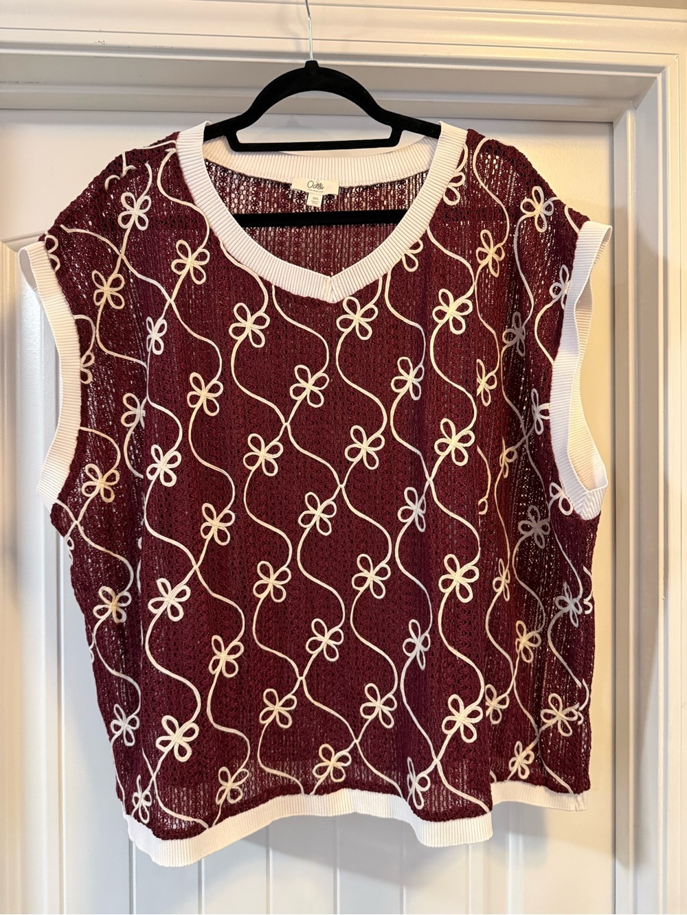 Oddi Maroon Floral Knit Sweater Shell with White Trim